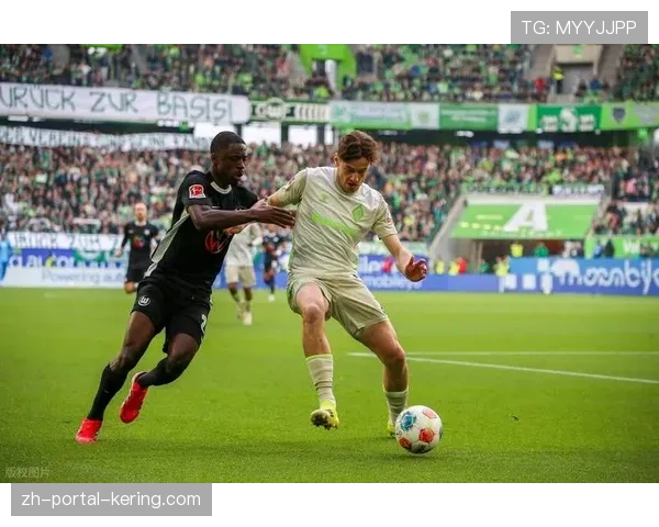 实时：沃尔夫斯堡通过一次经典的边后卫套上肋部传中，先拔头筹